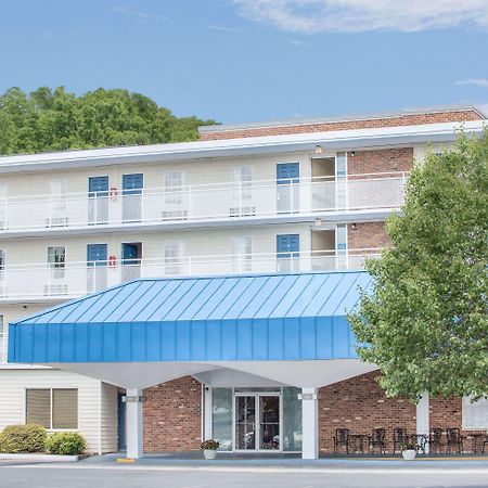 Howard Johnson By Wyndham Staunton Extérieur photo