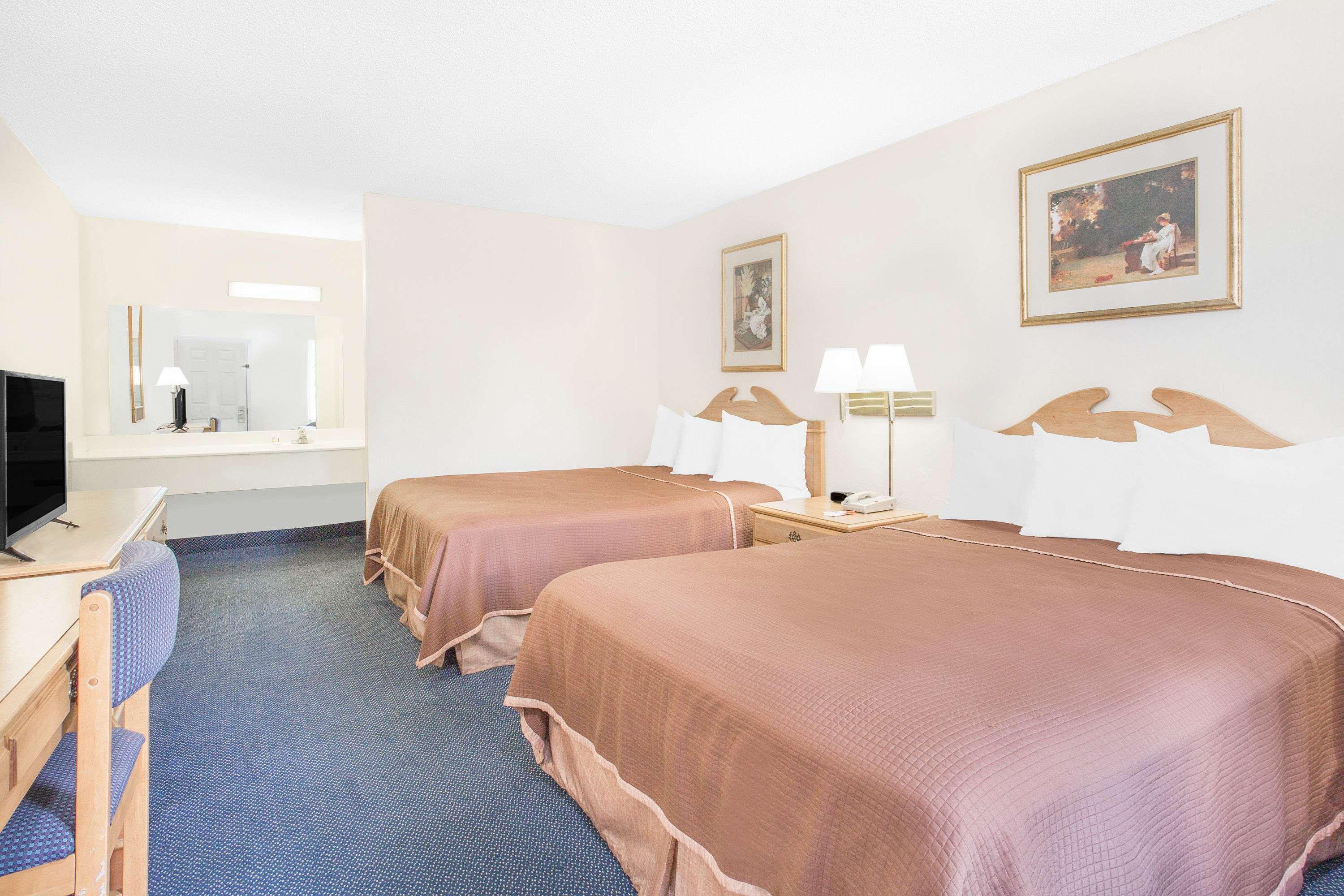 Howard Johnson By Wyndham Staunton Extérieur photo
