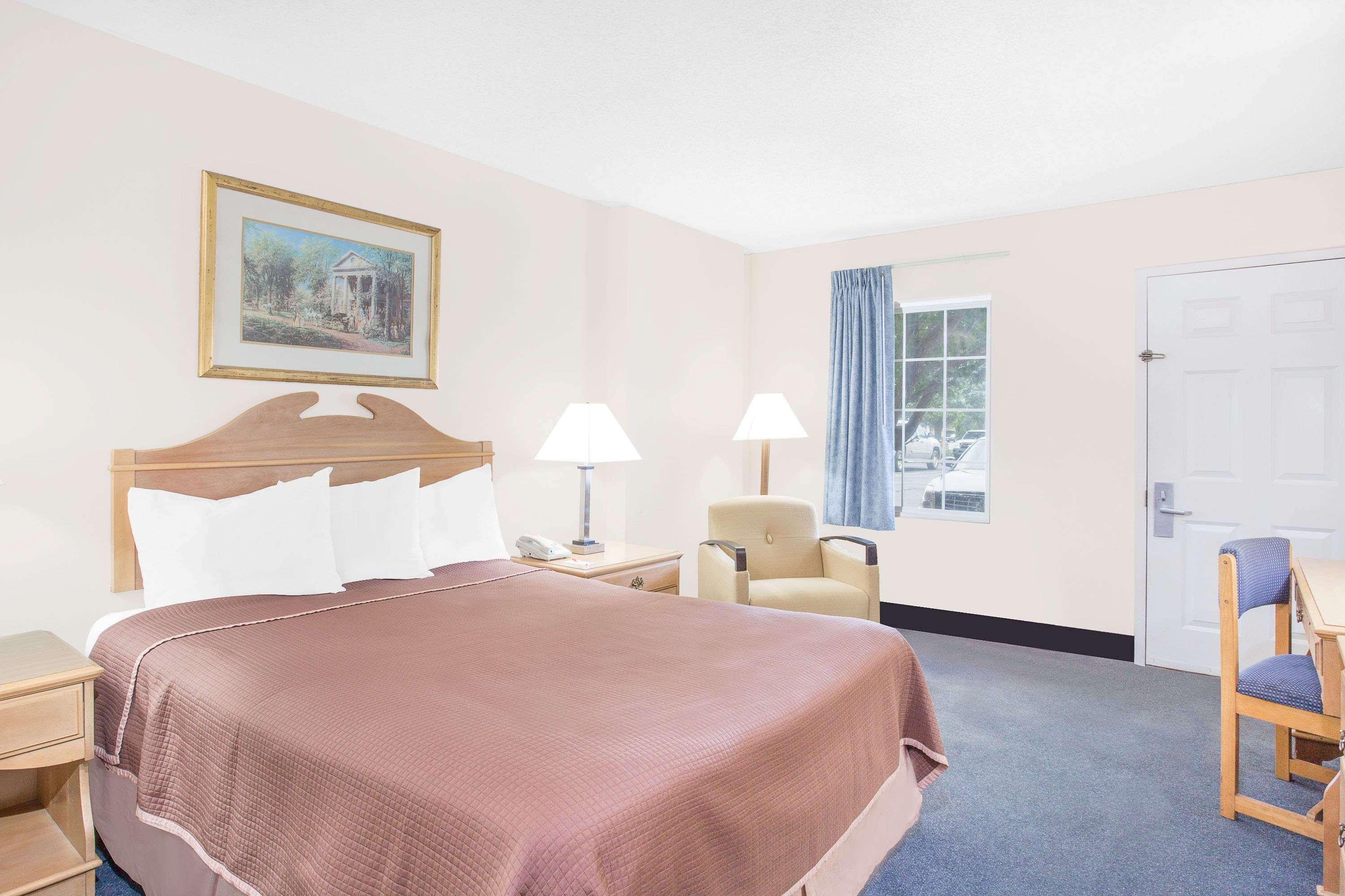 Howard Johnson By Wyndham Staunton Extérieur photo