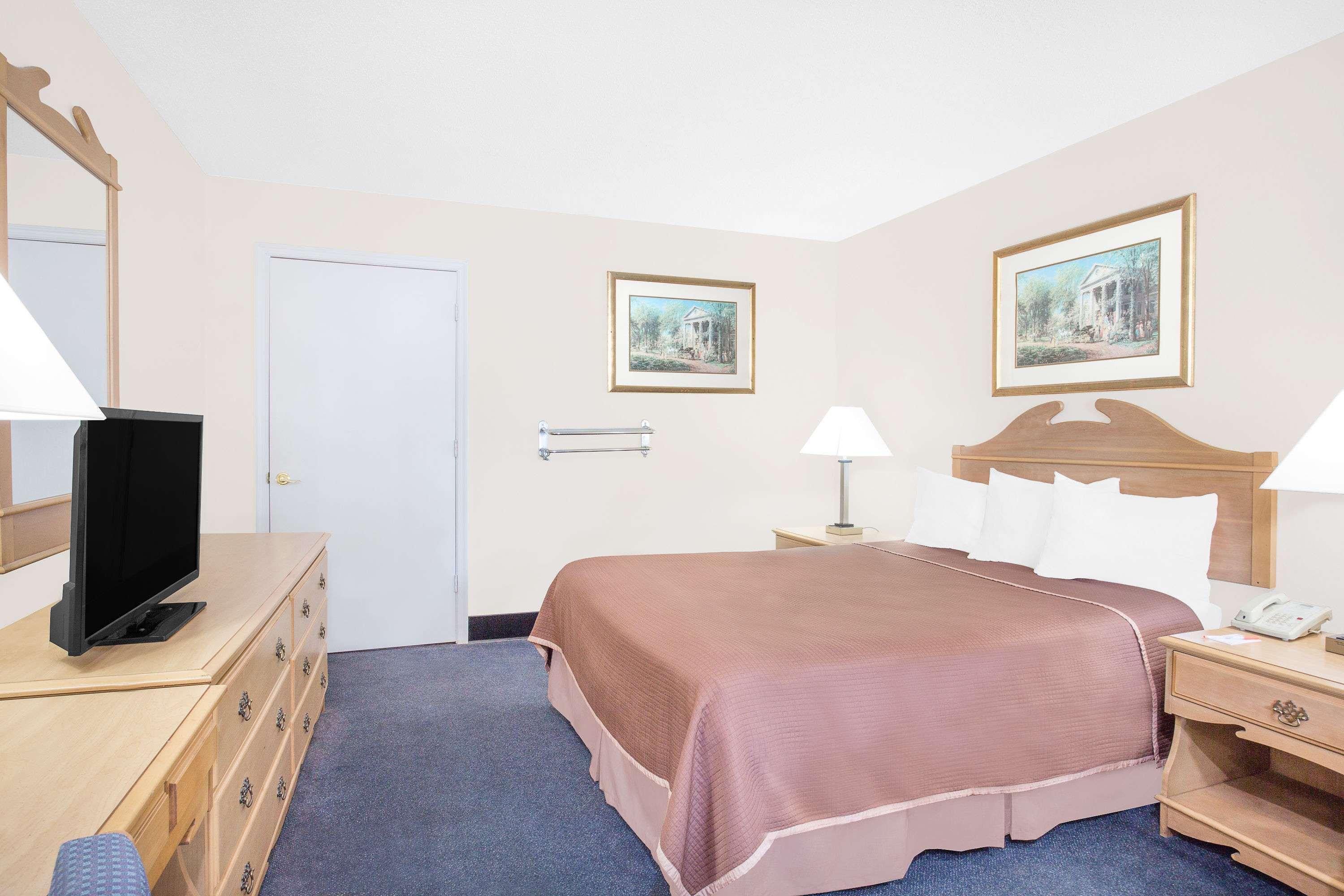 Howard Johnson By Wyndham Staunton Extérieur photo