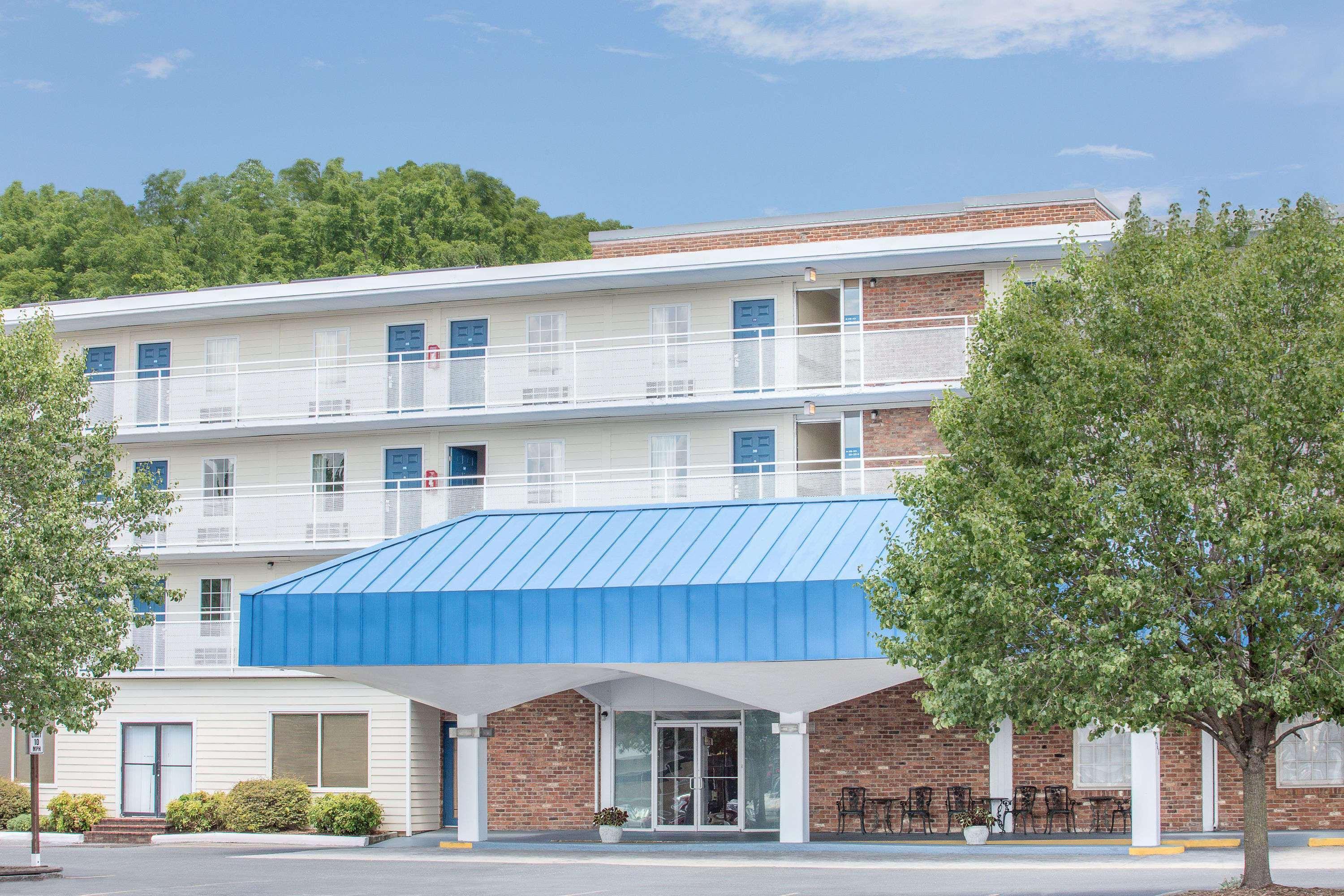 Howard Johnson By Wyndham Staunton Extérieur photo