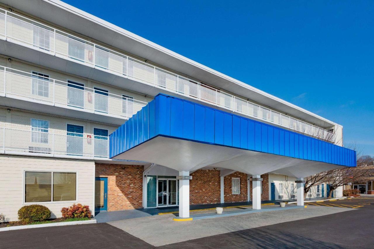 Howard Johnson By Wyndham Staunton Extérieur photo