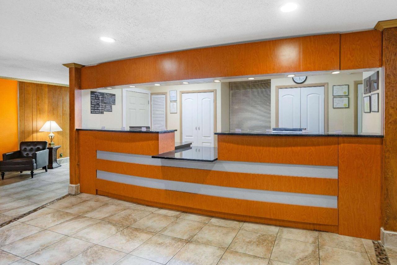 Howard Johnson By Wyndham Staunton Extérieur photo