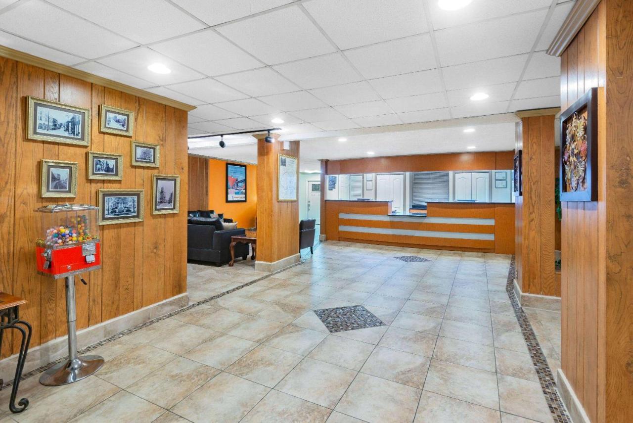 Howard Johnson By Wyndham Staunton Extérieur photo