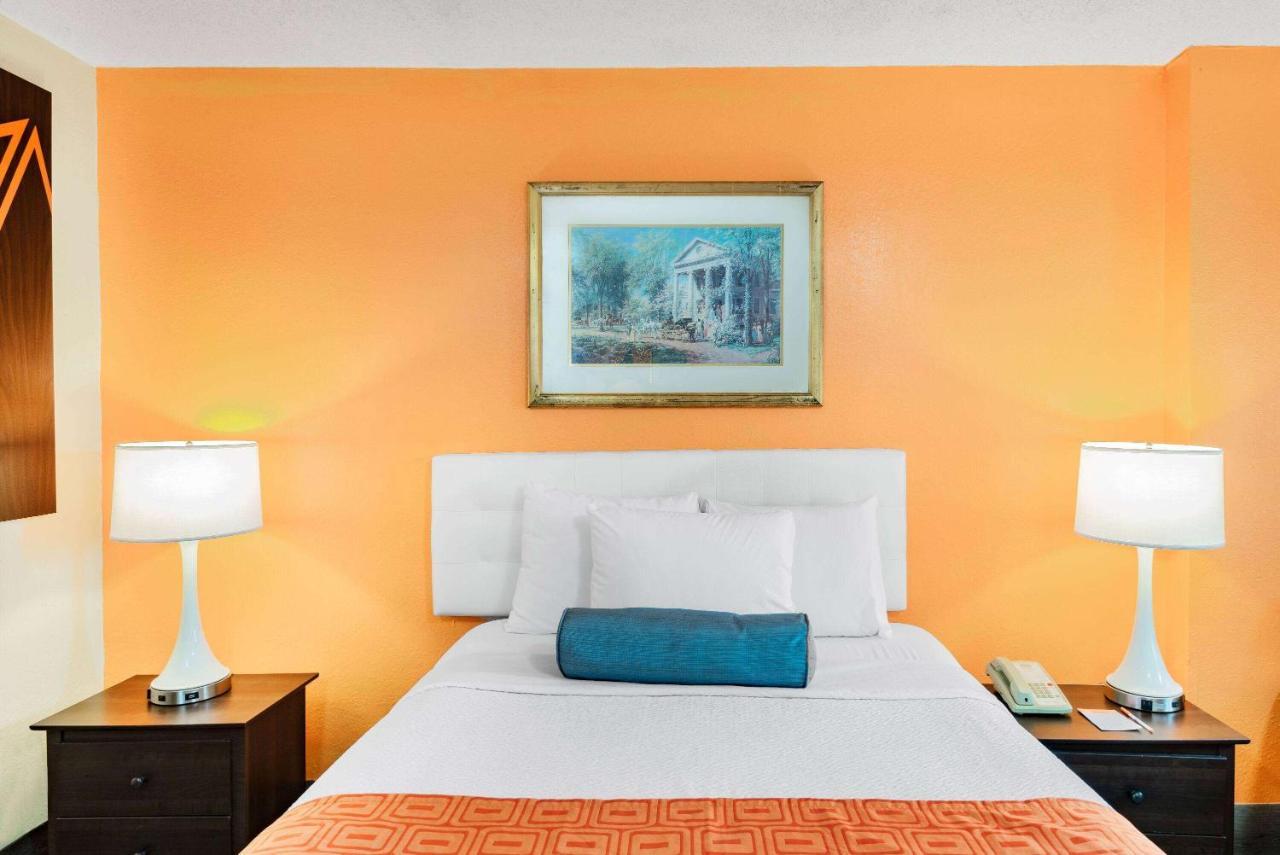 Howard Johnson By Wyndham Staunton Extérieur photo