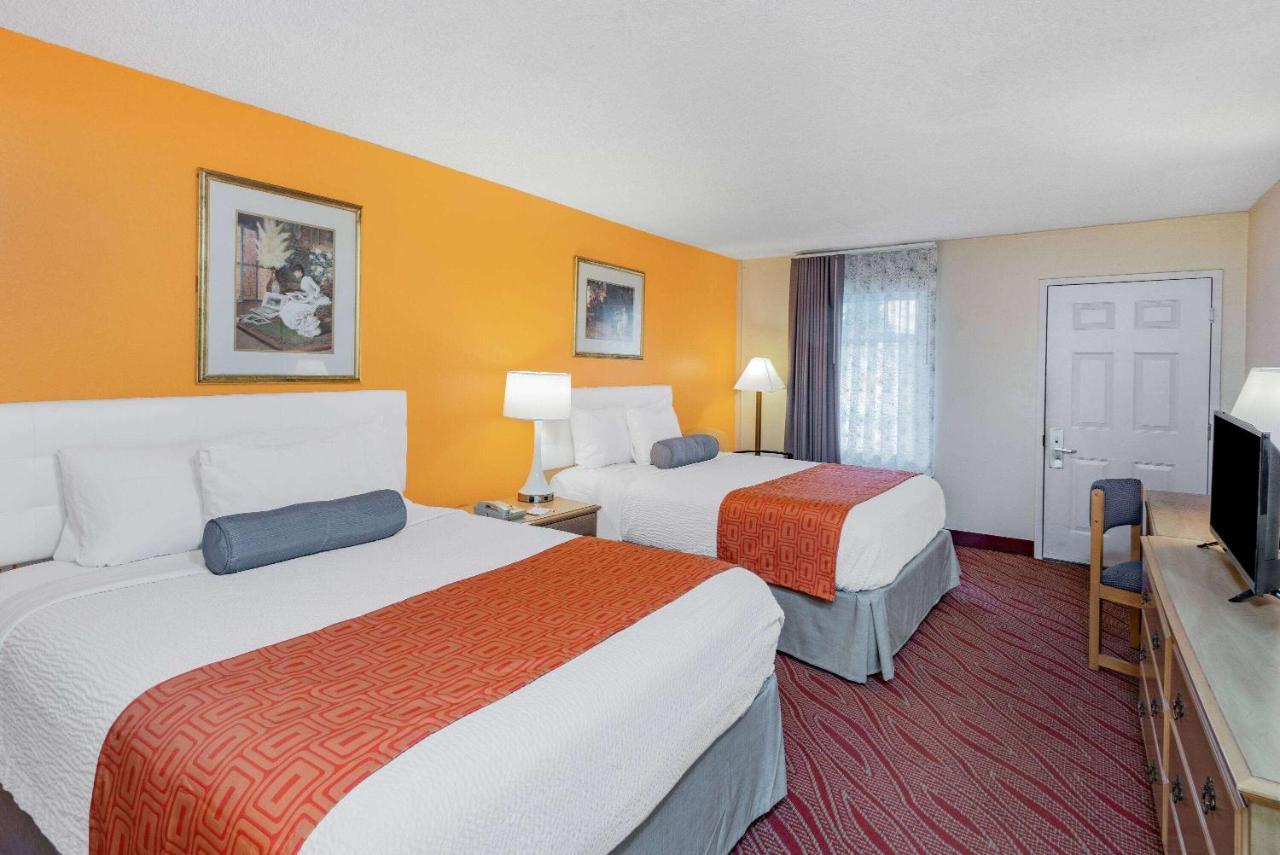 Howard Johnson By Wyndham Staunton Extérieur photo