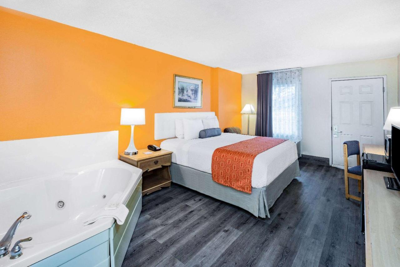 Howard Johnson By Wyndham Staunton Extérieur photo