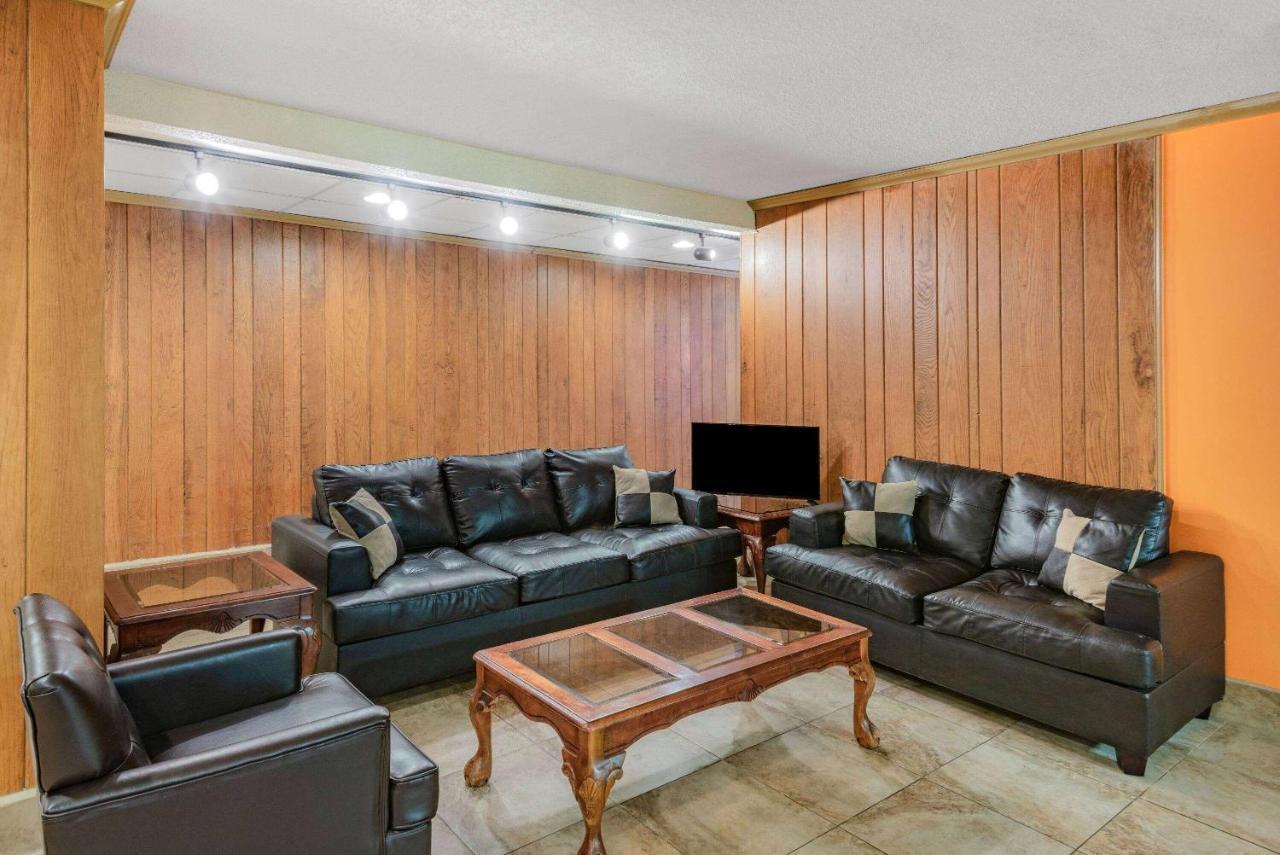 Howard Johnson By Wyndham Staunton Extérieur photo