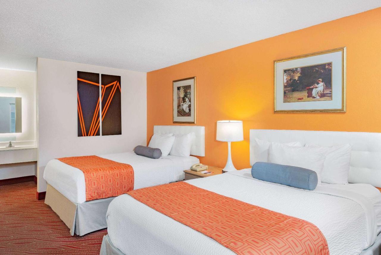 Howard Johnson By Wyndham Staunton Extérieur photo