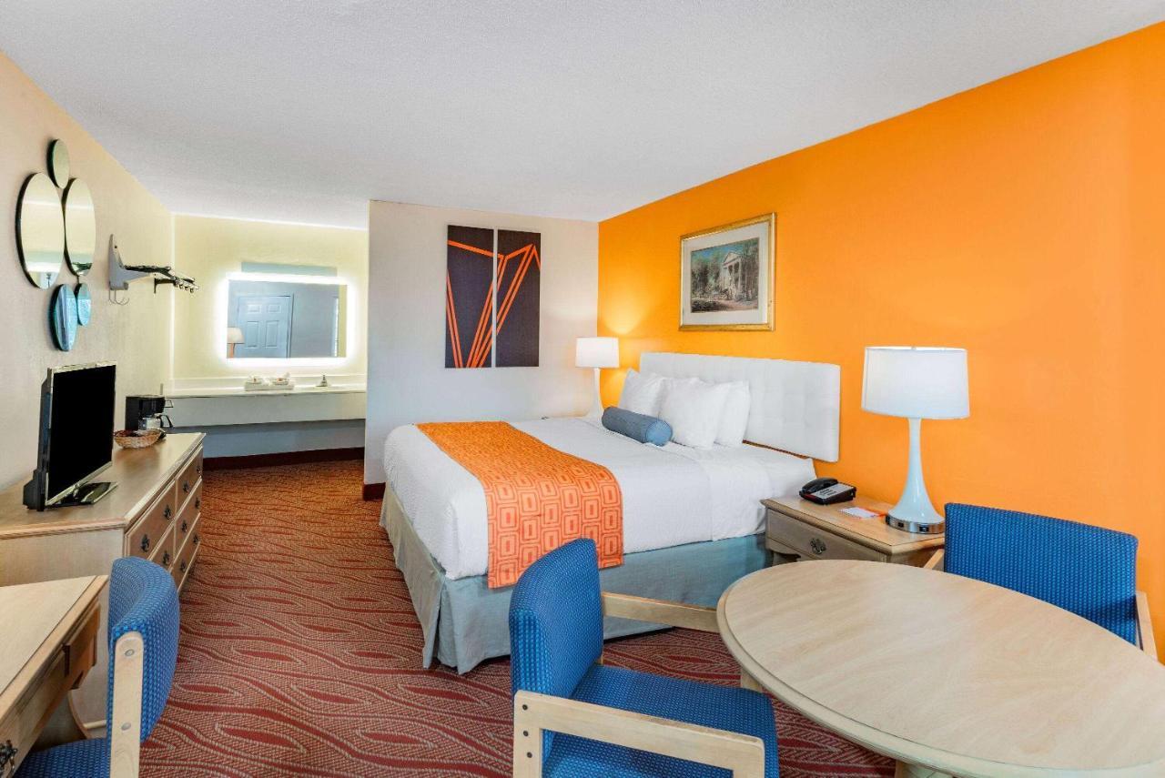Howard Johnson By Wyndham Staunton Extérieur photo