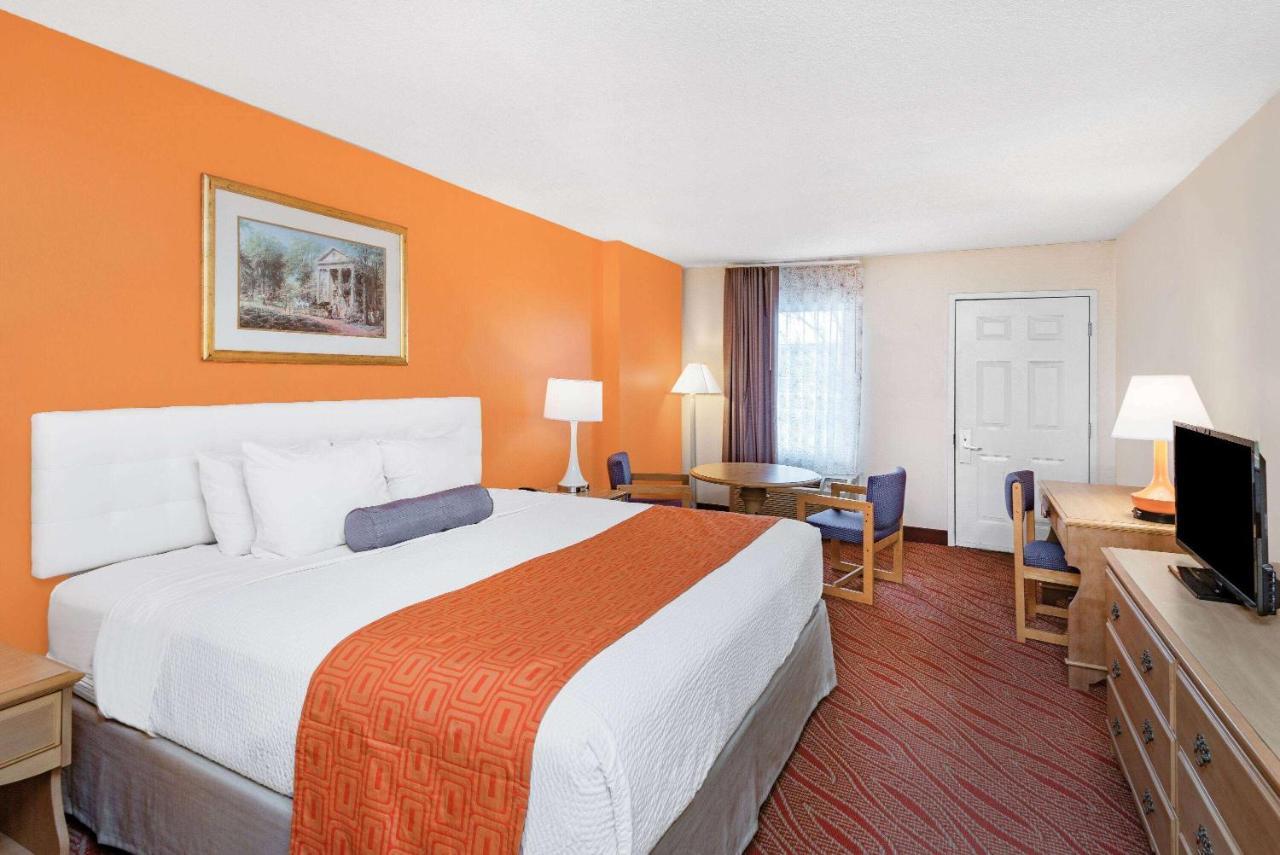 Howard Johnson By Wyndham Staunton Extérieur photo