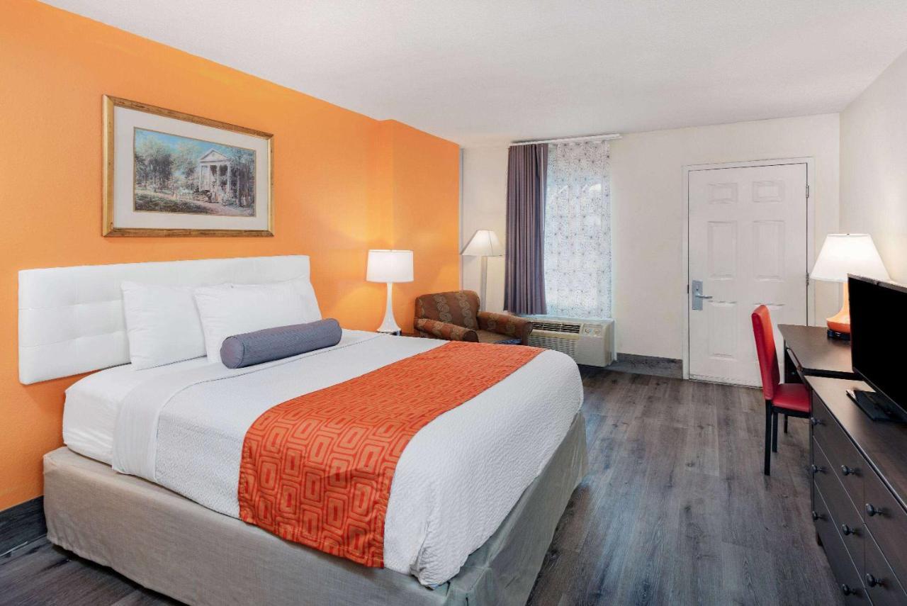 Howard Johnson By Wyndham Staunton Extérieur photo