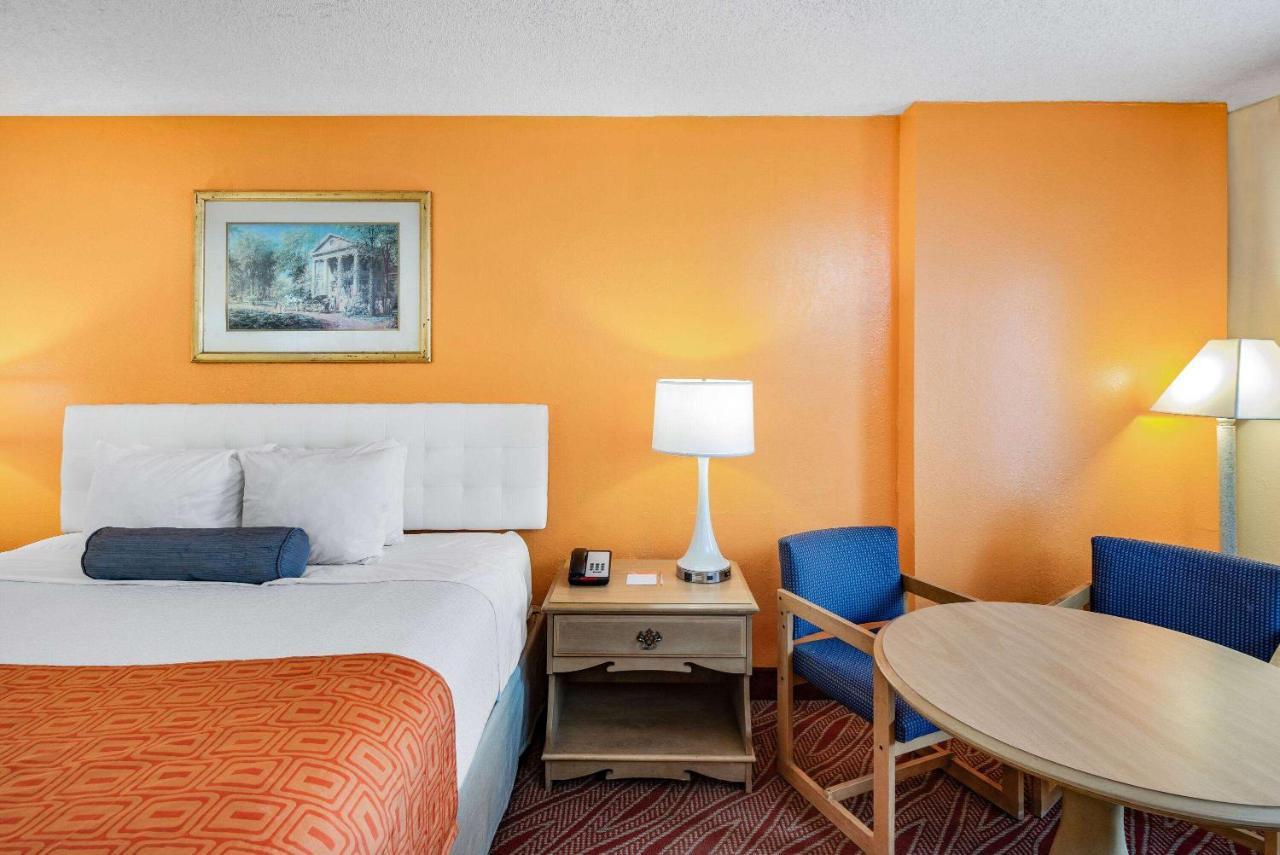 Howard Johnson By Wyndham Staunton Extérieur photo