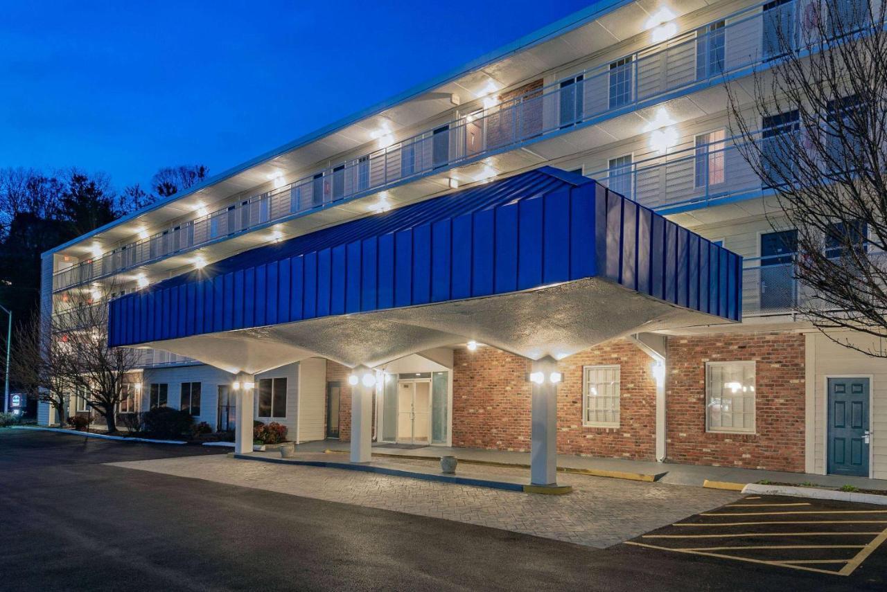 Howard Johnson By Wyndham Staunton Extérieur photo